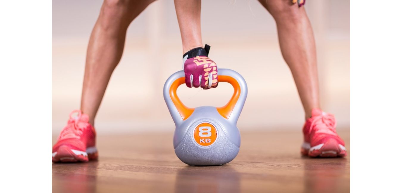 kettle ćwczenia trening z obciążeniem różowe adidasy